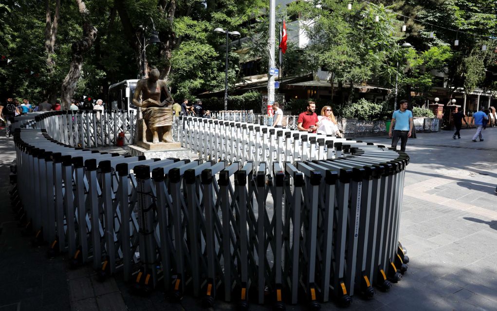 Άγκυρα: Υπό επιτήρηση το… μνημείο ανθρωπίνων δικαιωμάτων