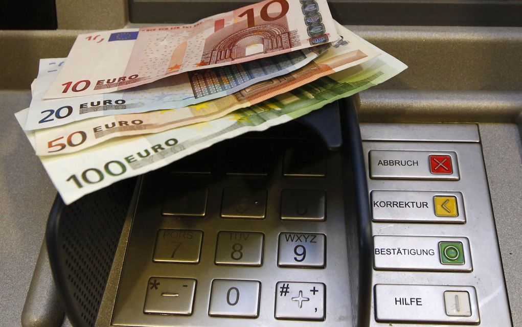 «Χαλαρώνουν» από σήμερα τα capital controls