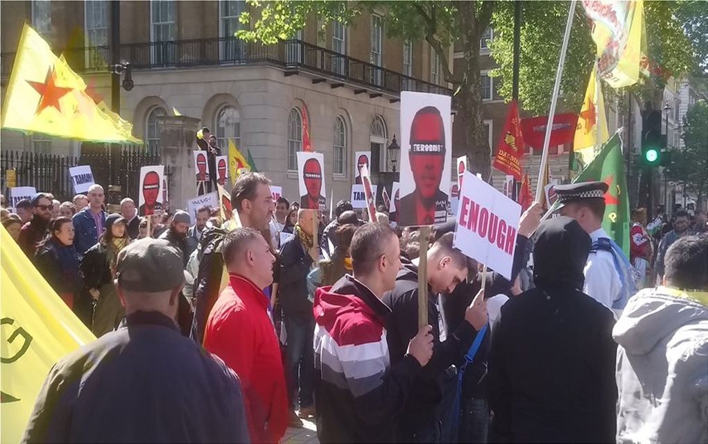 Επίθεση από Τούρκους δέχθηκαν Κούρδοι διαδηλωτές στην Ντάουνιγκ Στριτ