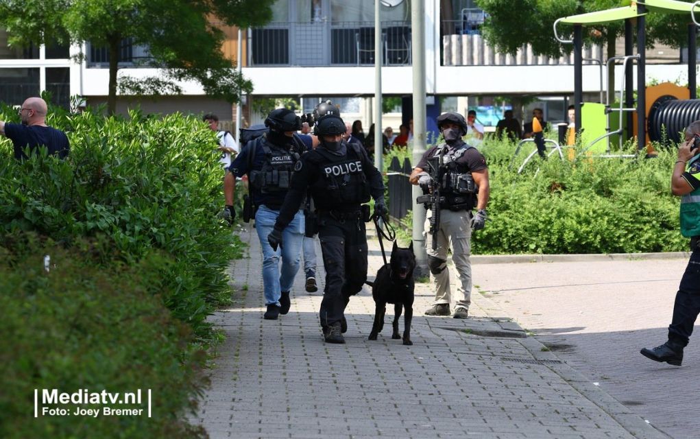 Ολλανδία: Η αστυνομία τραυμάτισε άνδρα που κρατούσε τσεκούρι και φώναζε «Allahu akbar»