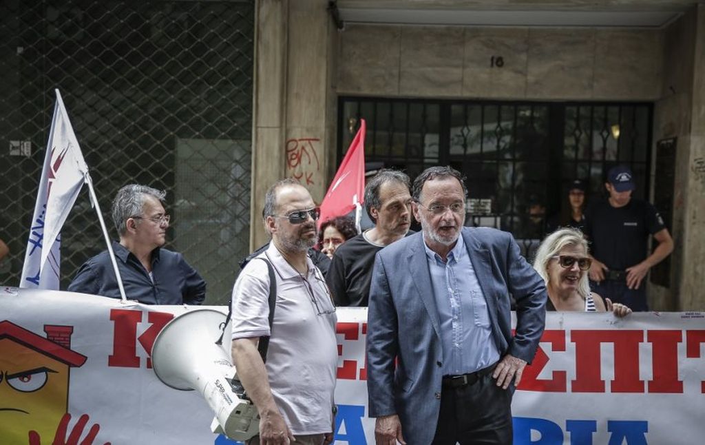 Σε συμβολαιογραφείο στην Αθήνα μέλη της ΛΑΕ