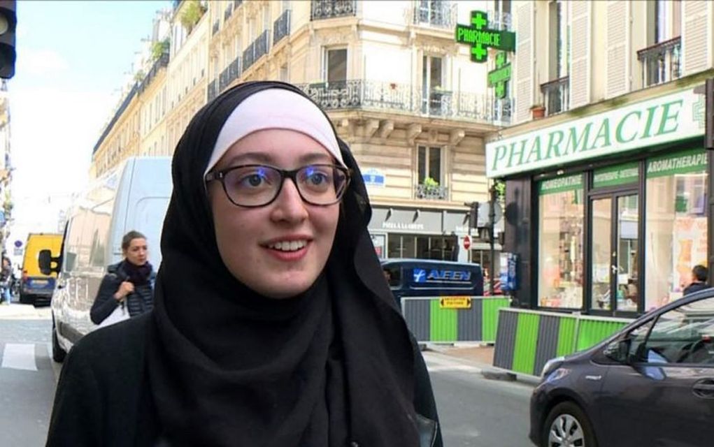 Το Charlie Hebdo απεικόνισε ως μαϊμού μουσουλμάνα φοιτήτρια (pic)