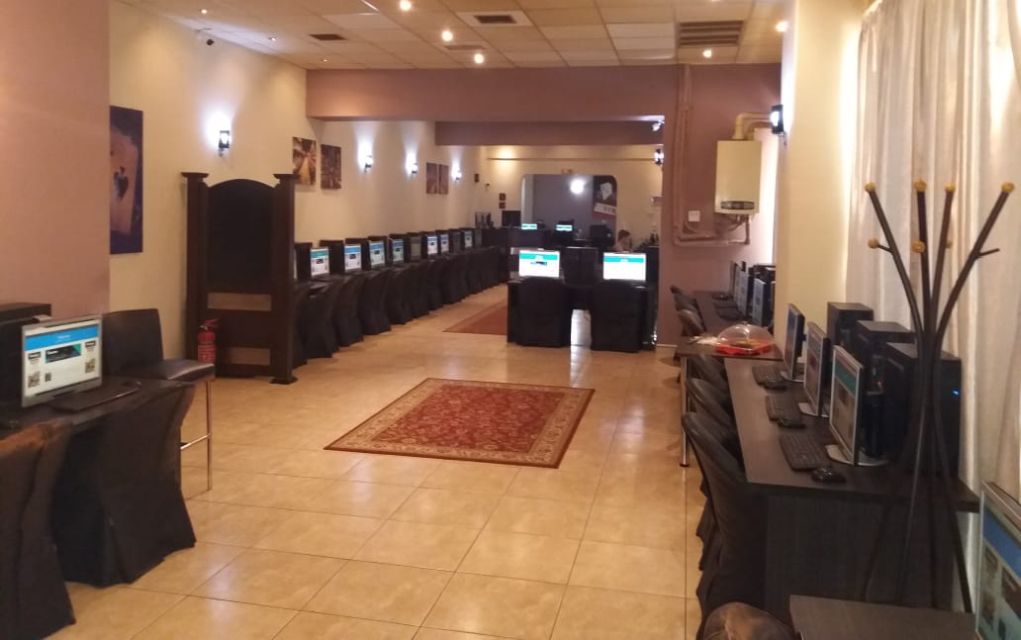 To internet-cafe στα δυτικά