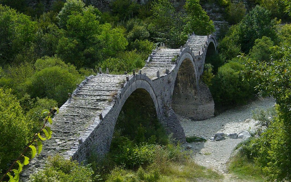 SOS εκπέμπουν τα πέτρινα γεφύρια στην Ήπειρο