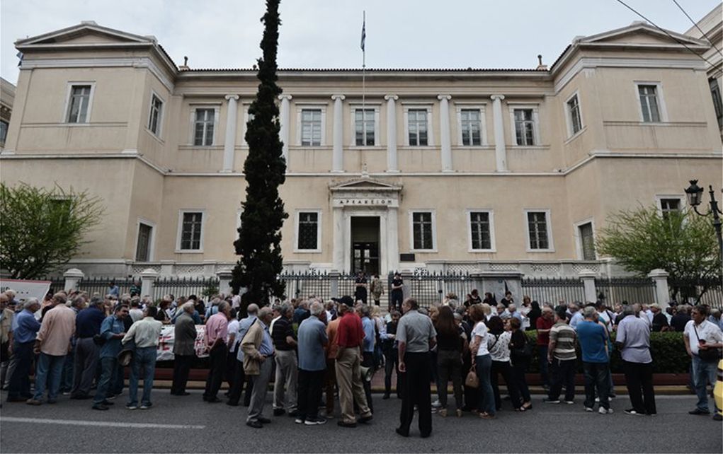 Διαμαρτυρία συνταξιούχων έξω από το ΣτΕ