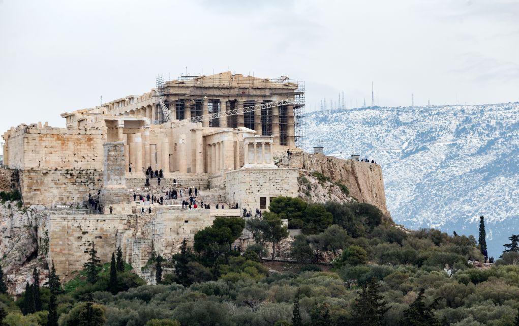 Ακρόπολη:«Πόρτα» σε τουρίστριες λόγω αρχαιοελληνικής ενδυμασίας (pic)