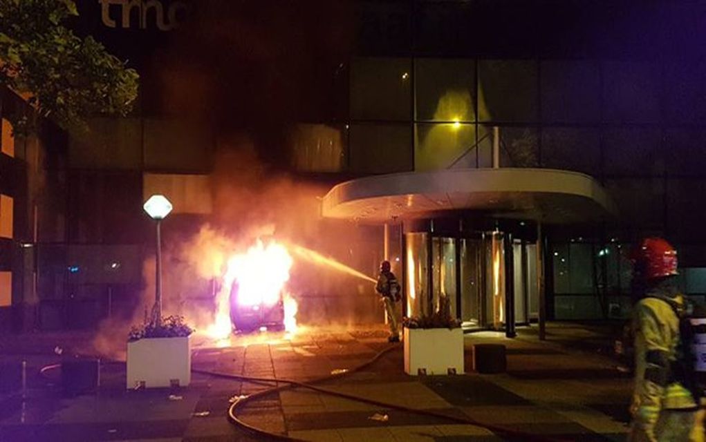 Μίνι-βαν εισέβαλε στα γραφεία της «De Telegraaf»