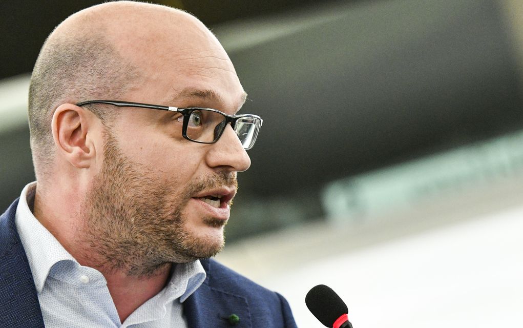 «Δεν υπάρχουν ομοφυλόφιλες οικογένειες» λέει ο Ιταλός αρμόδιος υπουργός