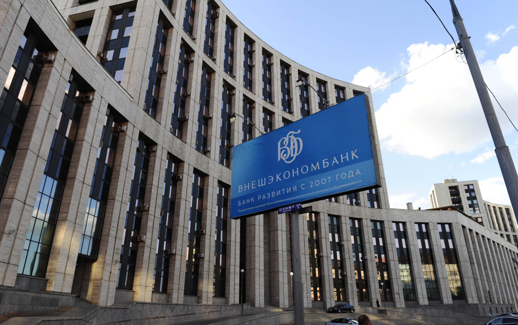 Προς απόλυση το 50% του προσωπικού της ρωσικής κρατικής τράπεζας