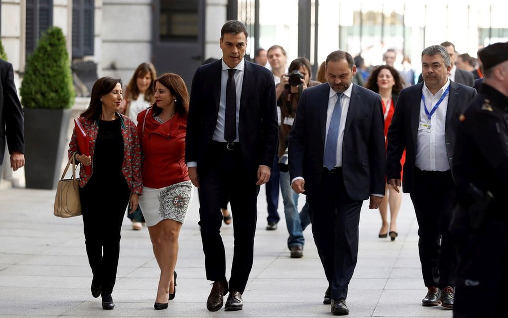 Με μάσκα σε προεκλογική εκστρατεία ο Πέδρο Σάντσεθ