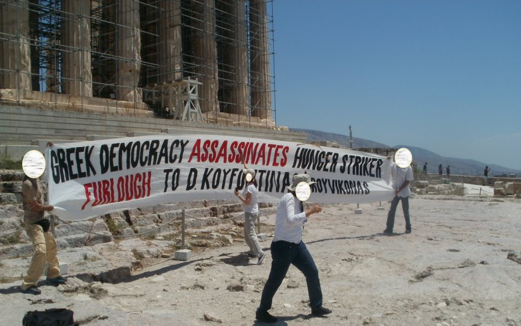 Ρουβίκωνας: Πανό στην Ακρόπολη για τον Δ. Κουφοντίνα