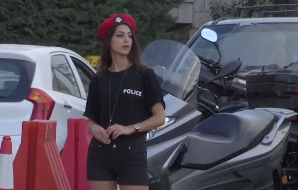Οι αστυνομικίνες είναι σέξι στον Λίβανο (vd)
