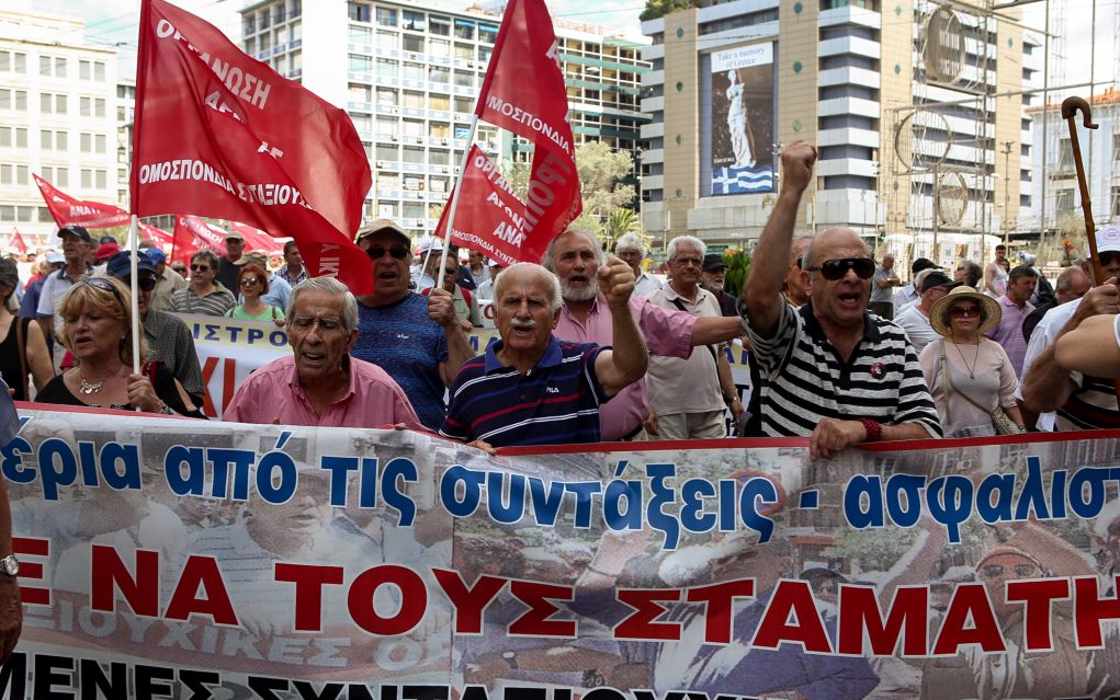 Στους δρόμους της Αθήνας διαμαρτύρονται οι συνταξιούχοι