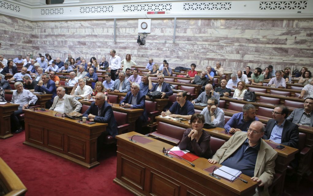 «Γυμνοί» στα πάνελ οι βουλευτές του ΣΥΡΙΖΑ!