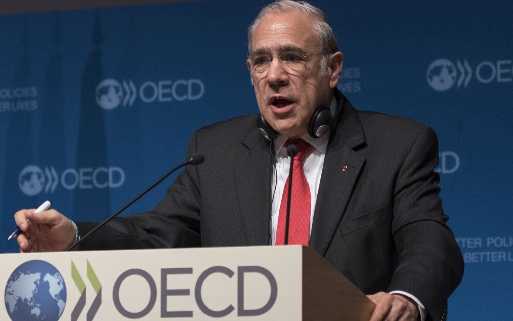 Ουσιαστική ελάφρυνση του ελληνικού χρέους ζήτησε ο γγ του ΟΟΣΑ Άνχελ Γκουρία