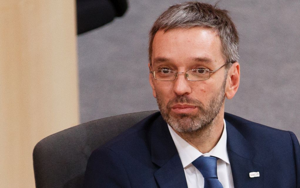 «Όχι» σε άσυλο σε όσους έρχονται μέσω διακινητών προτείνει η Αυστρία