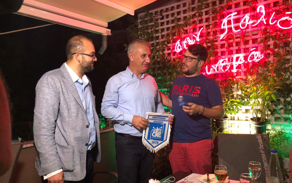 Ο Βασίλης Ανατολίτης δεξιώθηκε τις παγκόσμιες πρωταθλήτριες του μπιτς χάντμπολ