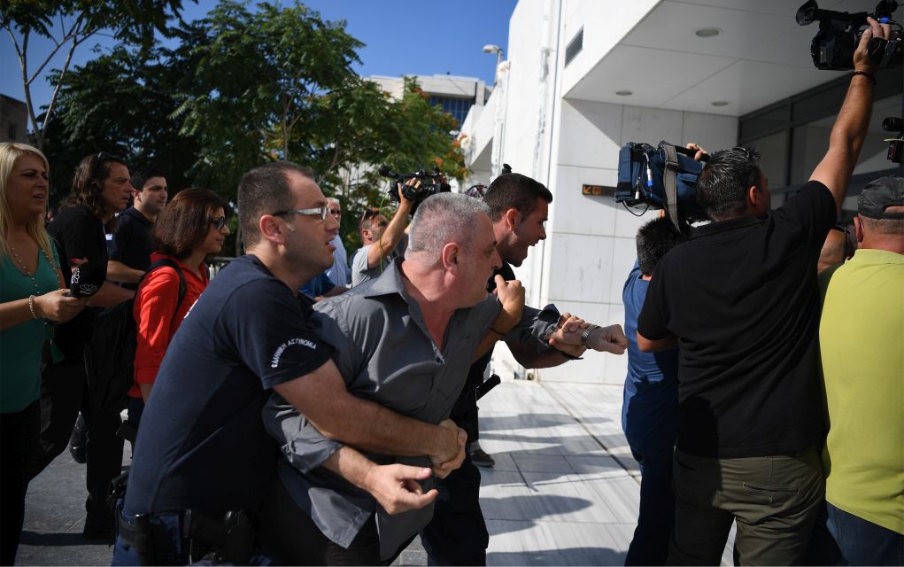 Ένταση και διακοπή στη δίκη για τη δολοφονία της Ζέμπερη