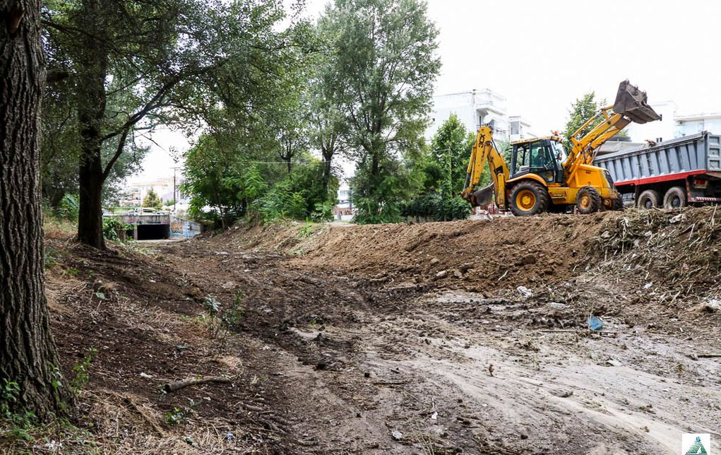 Δήμος Θερμαϊκού: Καθαρίζουν ρέματα και φρεάτια για αντιπλημμυρική προστασία