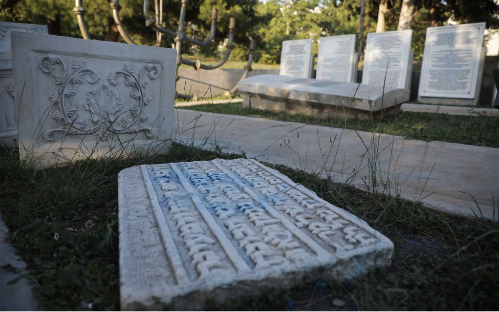 Θεσσαλονίκη: Σιωπηλή διαμαρτυρία στο εβραϊκό μνημείο του ΑΠΘ
