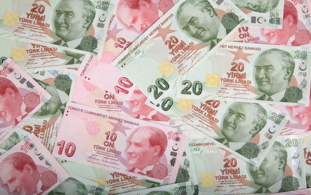 Ο Ερντογάν σπρώχνει τη λίρα στον πάτο