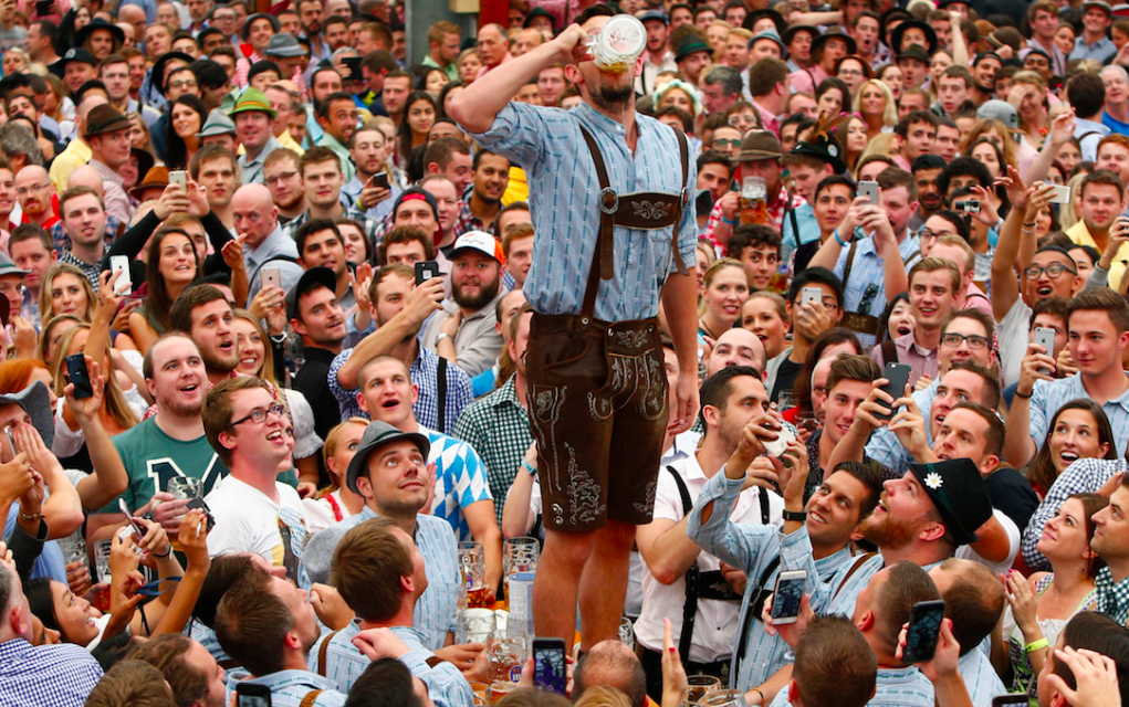 “Oktoberfest στο Ντουμπάι” σχεδιάζουν Γερμανοί επιχειρηματίες, με επώνυμους καλεσμένους- Διαφωνεί ο Δήμος Μονάχου