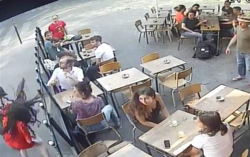 Συνελήφθη ο δράστης που «σόκαρε» τη Γαλλία με τη σεξιστική του επίθεση