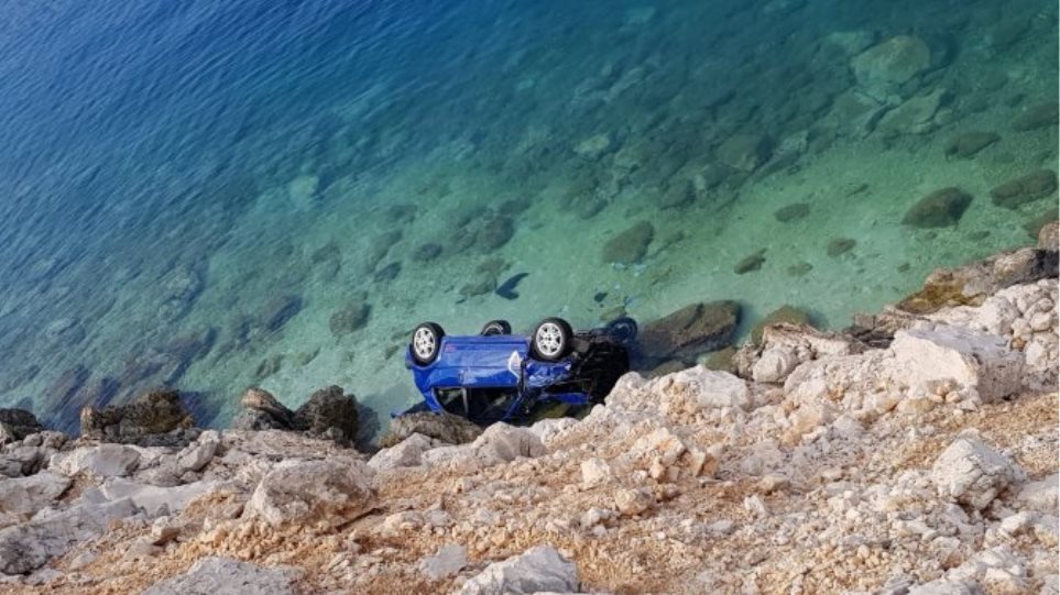 Νεκρός 18χρονος από πτώση σε γκρεμό στο Μύτικα