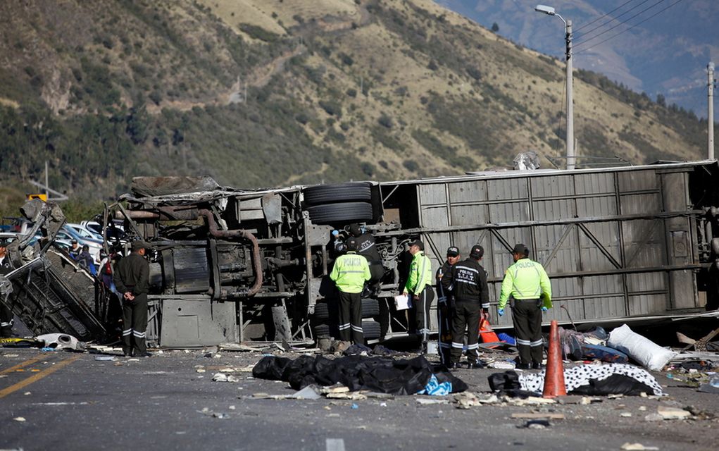 Ισημερινός: 19 Κολομβιανοί μεταξύ των 24 νεκρών στο τροχαίο με το λεωφορείο