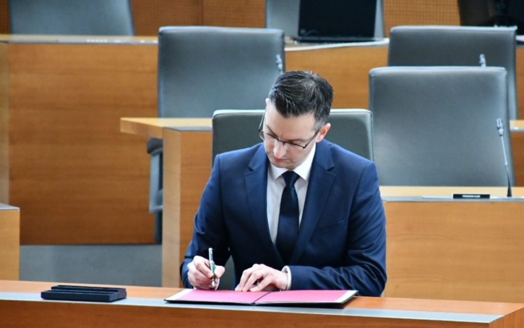 Λιουμπλιάνα: Ανέλαβε πρωθυπουργός ο «Σλοβένος Μακρόν», πρώην ηθοποιός