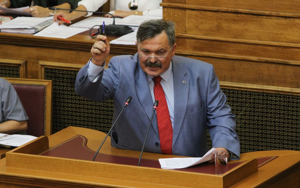Να ανοίξει η Μακρόνησος ζητά η ΧΑ