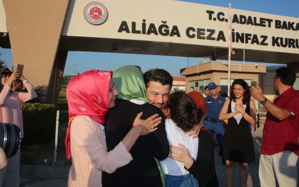 Βγήκε από τη φυλακή ο επικεφαλής της Διεθνούς Αμνηστίας στην Τουρκία