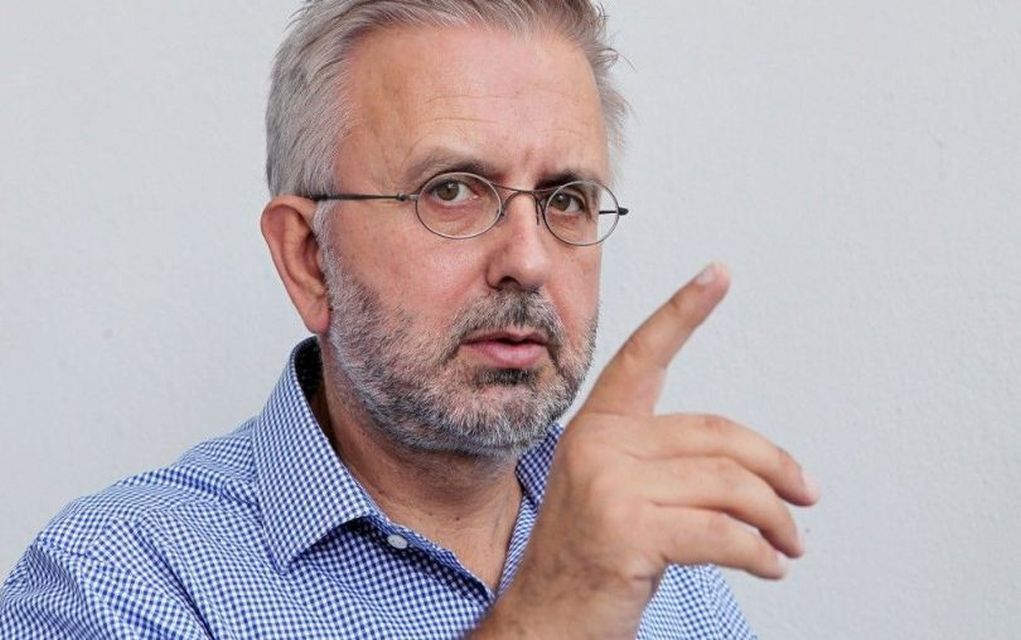 Αποκαλυπτικός Βερύκιος για πρώην υπουργό της ΝΔ: «Τον έπιασε η γυναίκα του επ’ αυτοφώρω»
