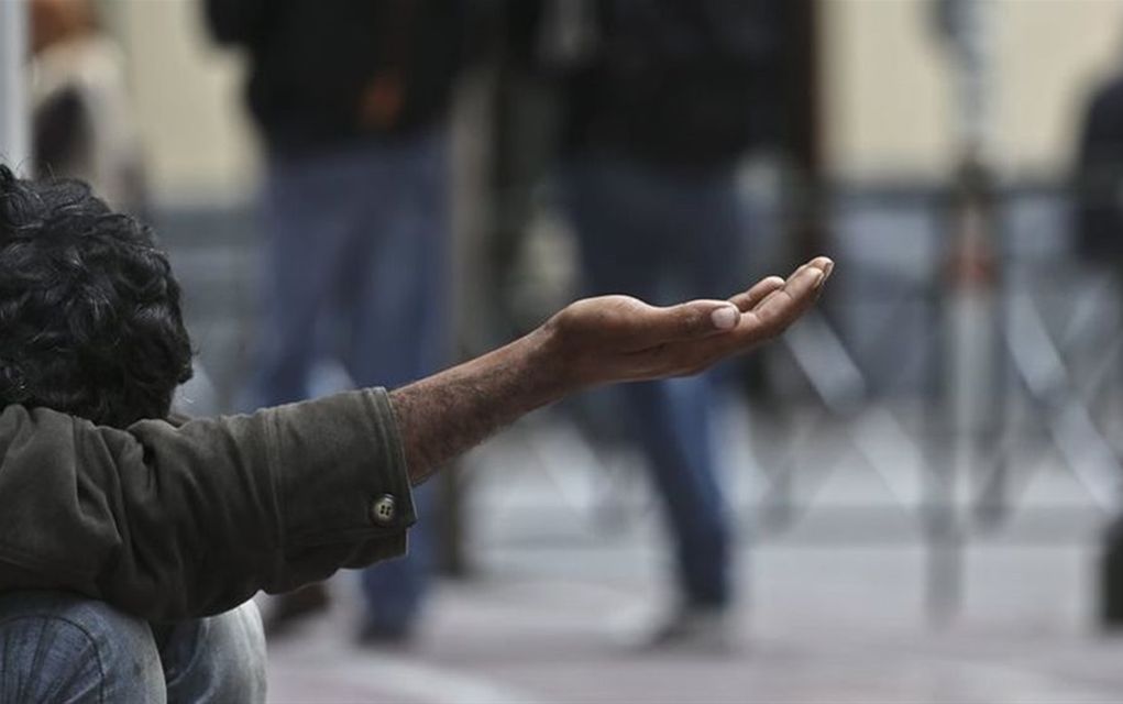 Στα όρια της φτώχειας ένας στους δύο Έλληνες