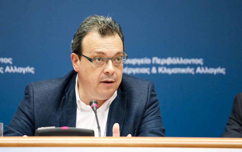 Φάμελλος: «Απλό πολιτικό δίλημμα: με τους πολλούς ή με τους λίγους»