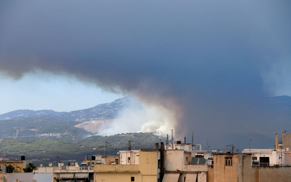 Σε δύο μέτωπα η φωτιά στην Εύβοια – Έφυγαν κάτοικοι