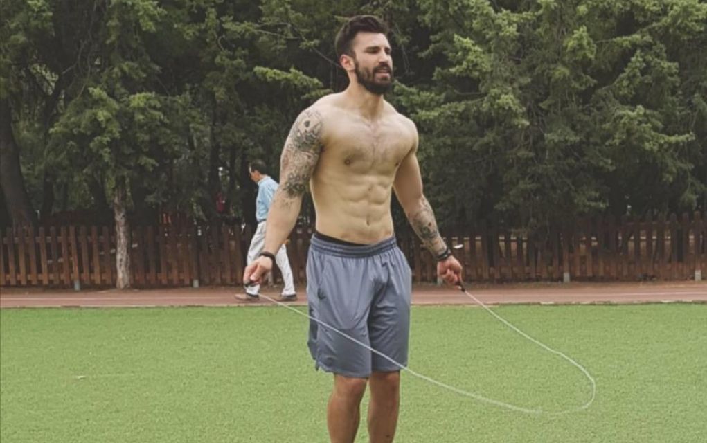 Ο νικητής του Survivor γυμνός έχει τρελάνει το instagram (pic)
