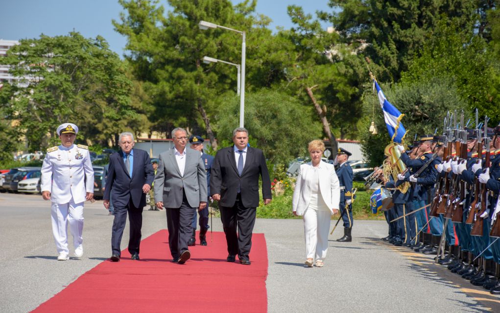 Φορτισμένο το κλίμα στην τελετή παράδοσης-παραλαβής του υπ. Άμυνας