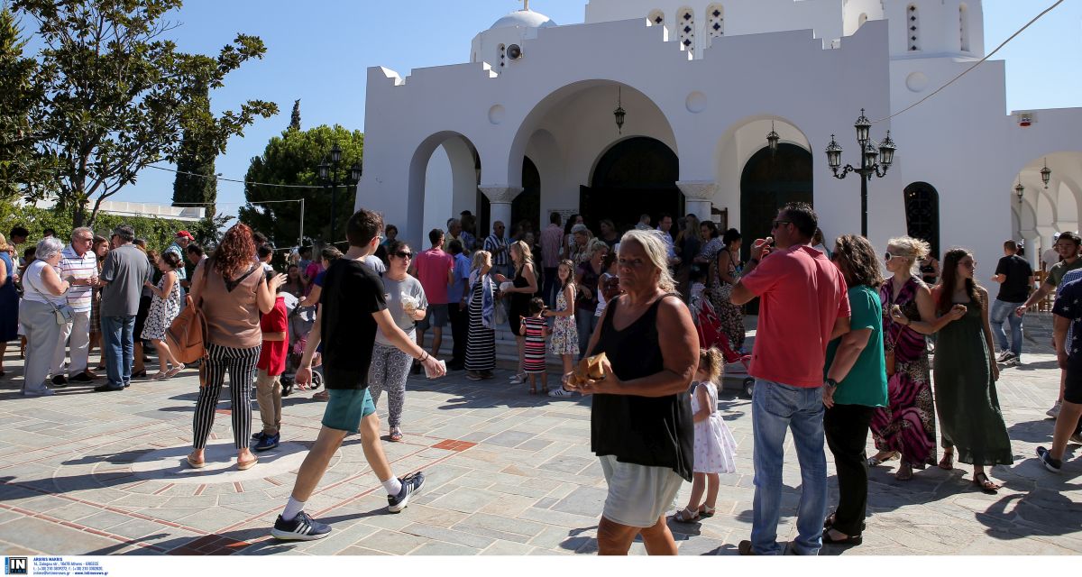 Μάτι: Τρισάγιο για τους νεκρούς στον… βουρκωμένο Δεκαπενταύγουστο