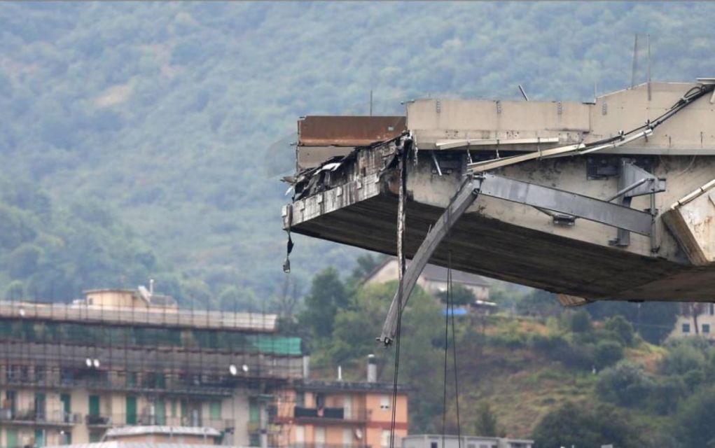 Ιταλία: Ενός λεπτού σιγή και μαύρα περιβραχιόνια για τα θύματα της Γένοβας