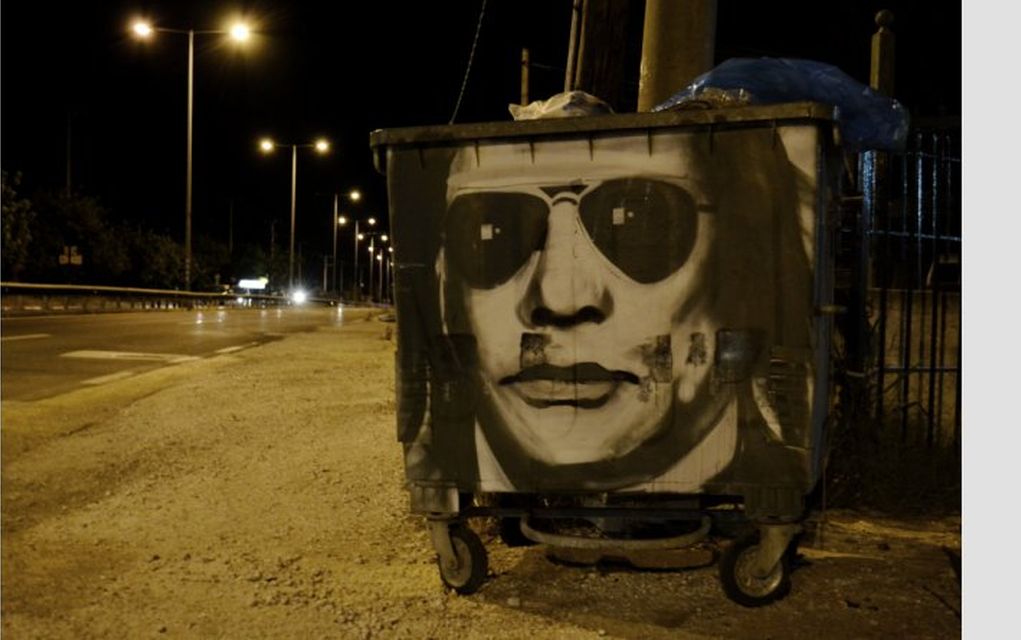 Έκαναν γκράφιτι με το πρόσωπο του Ψινάκη σε κάδο σκουπιδιών (pics)