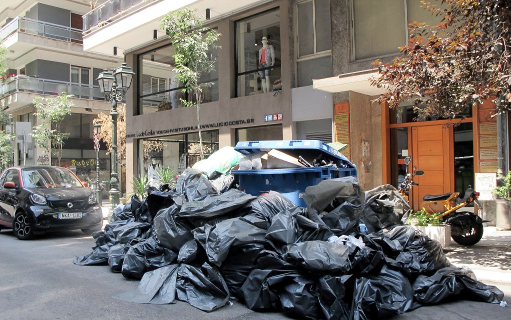 Θεσσαλονίκη: Σκουπίδια «έπνιξαν» γειτονιά στην Κάτω Τούμπα (pics)