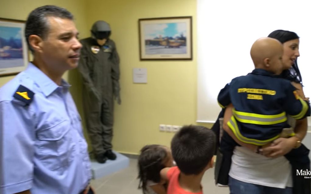 «Make a Wish Greece»: Πυροσβέστης για μία μέρα έγινε ο Θοδωρής (vd)