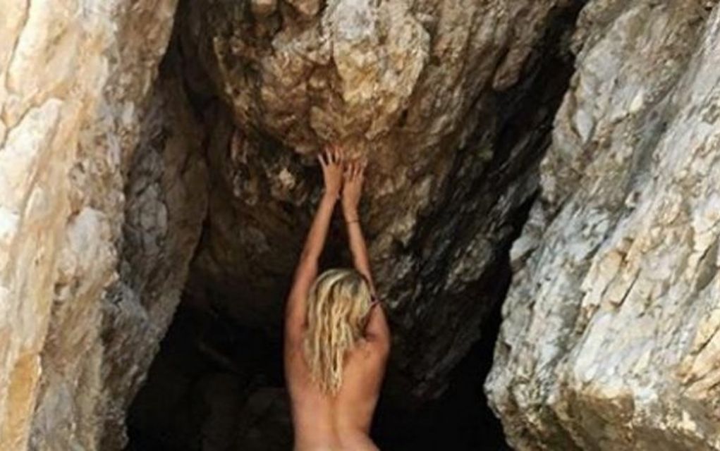 Topless στην Κάρπαθο δημοσιογράφος του Alpha! (pic)