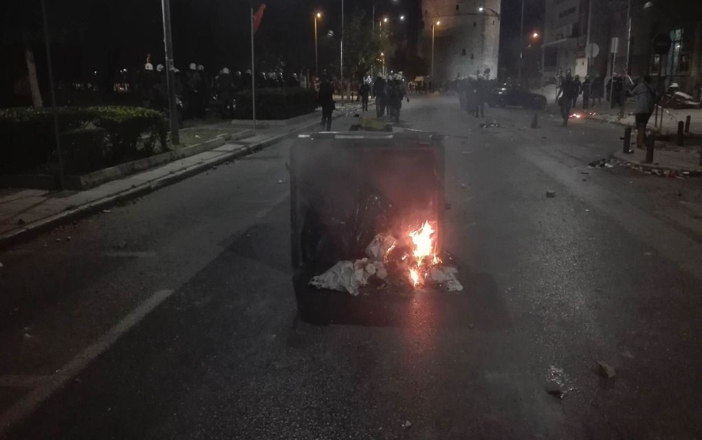 Προσπάθεια προσαγωγής από αστυνομικούς (vd)