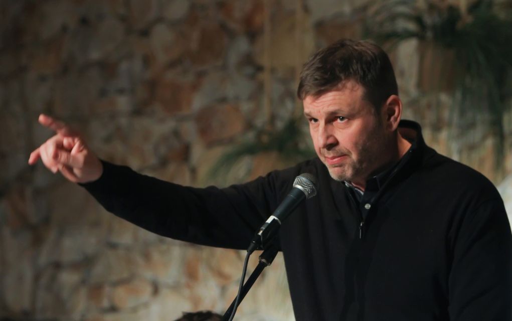 Απόστολος Γκλέτσος για το MeToo: «Μπορεί να έχω επιμείνει σε μια γυναίκα, αλλά δεν έχω απλώσει το “κουλό μου” ενώ έχω ακούσει όχι» (vid)