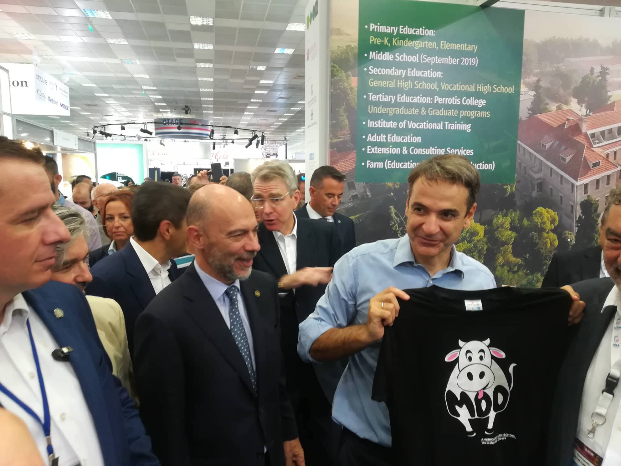 Το δώρο της Αμερικάνικης Γεωργικής Σχολής στον Μητσοτάκη