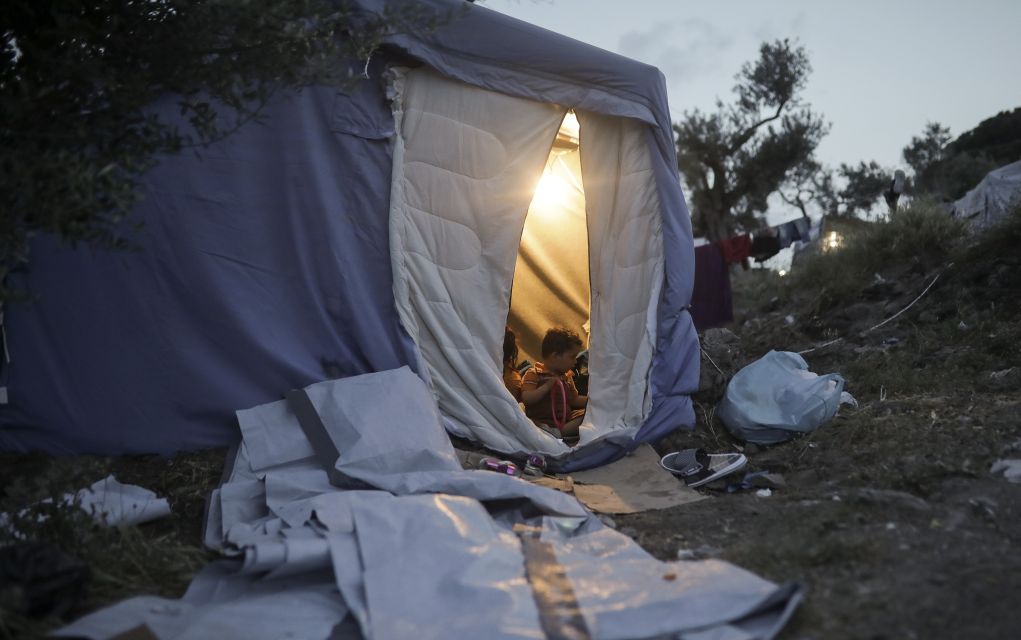 Spiegel: Δύσκολη η κατάσταση στα νησιά