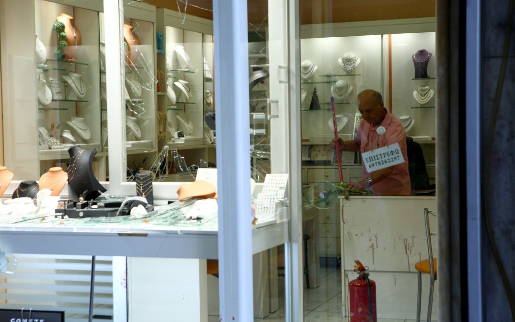 Ομόνοια: Αναζητείται ο δεύτερος άνδρας που χτύπησε τον επίδοξο ληστή πριν καταλήξει