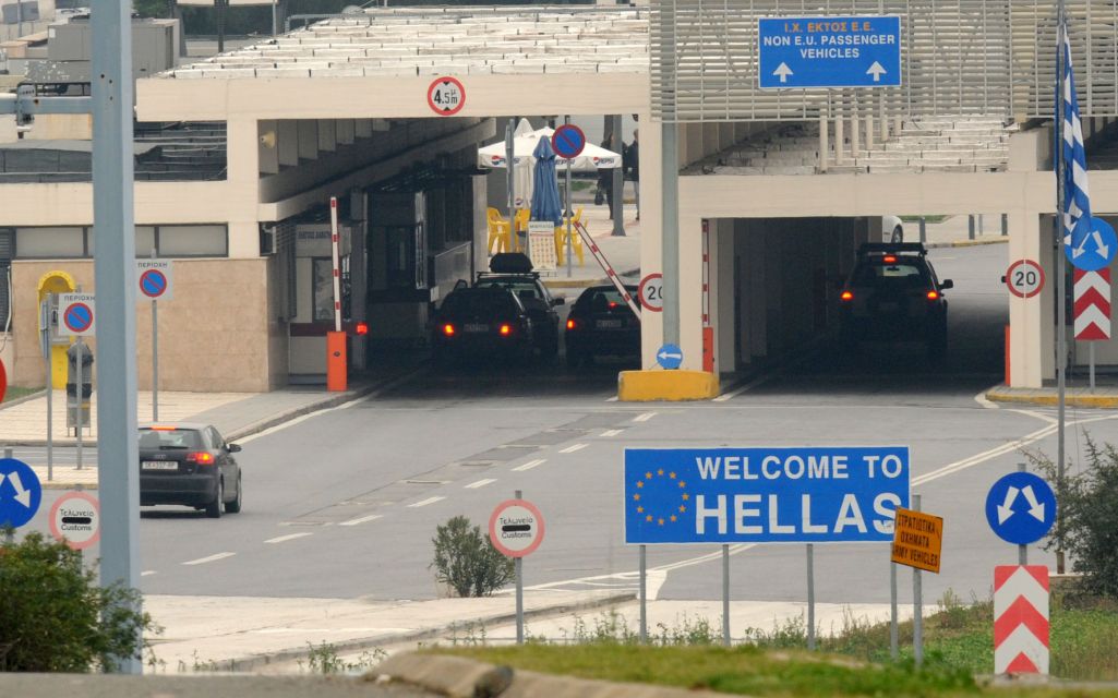 Προσπάθησε να περάσει τα σύνορα με νεογνό στις αποσκευές!